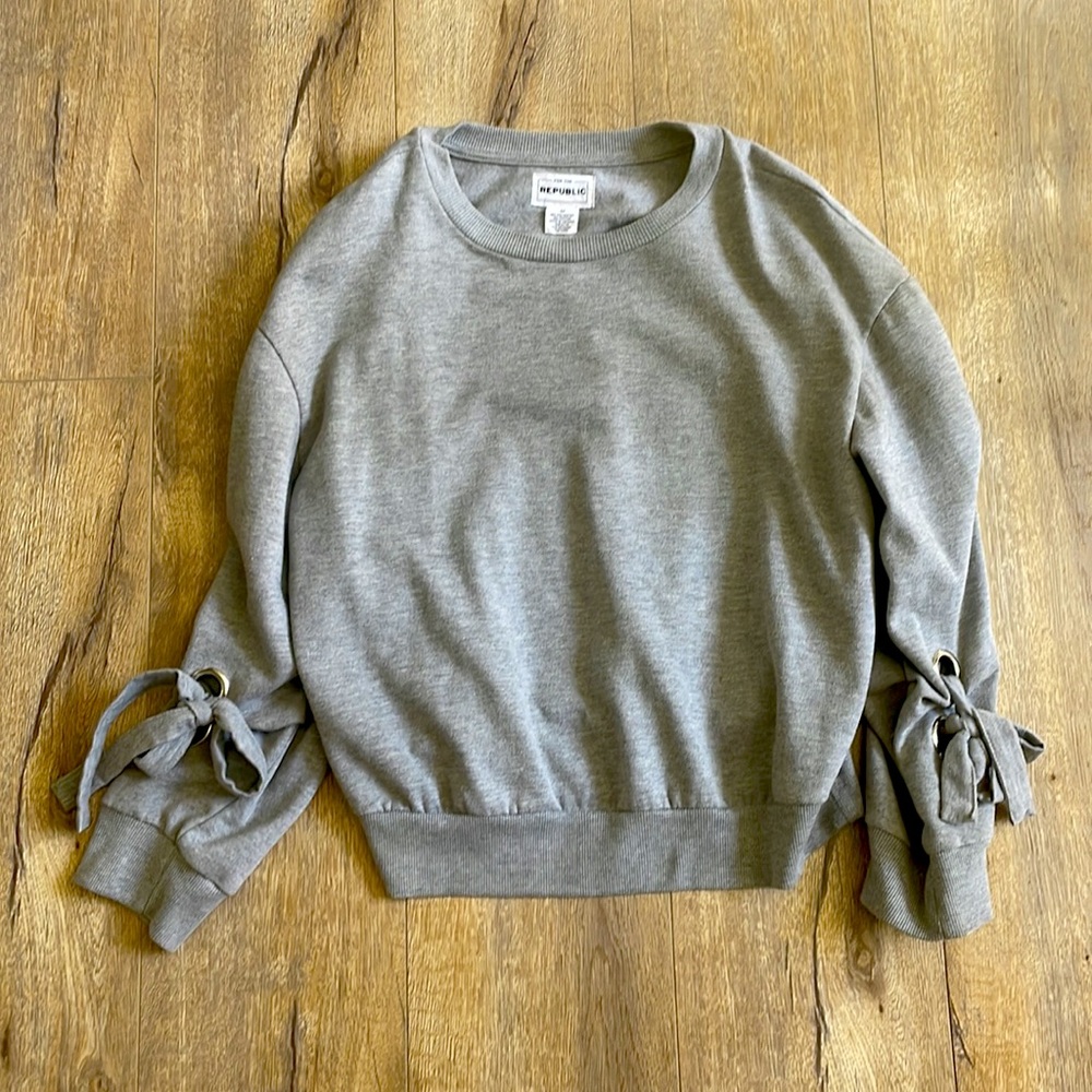 For The Republic Gray Crew Neck Sweater - Picture 4 of 4